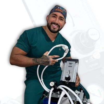 Dr. Álvaro Medina Flórez